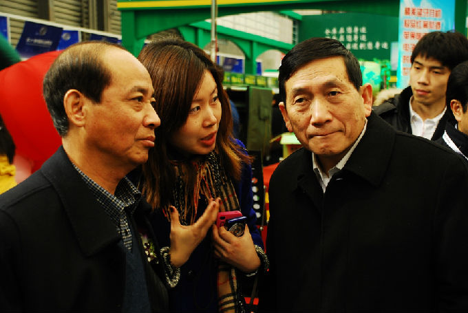 安惠民副会长参观五金博览会 赞赏规模与展品(图3)