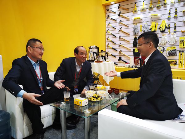 朱仁和理事长参观中国国际五金博览会并与企业家交流(图10)