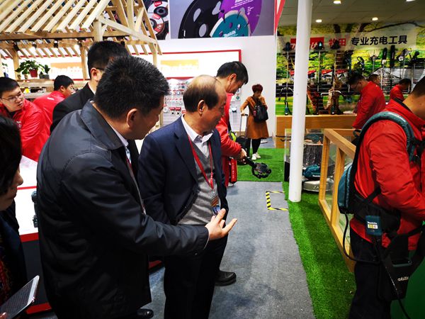 朱仁和理事长参观中国国际五金博览会并与企业家交流(图11)