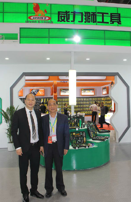 朱仁和理事长莅临第三十二届中国国际五金博览会现场(图4)