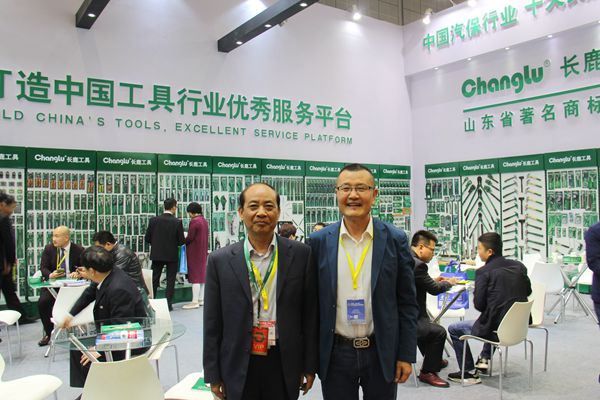 朱仁和理事长莅临第三十二届中国国际五金博览会现场(图6)